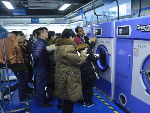 <a href='http://m.hljts.com/shebei/'>干洗設備</a>價格需要多少錢