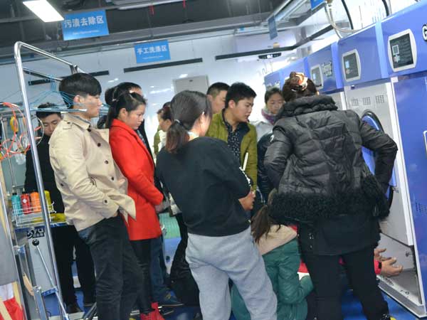 開一家干洗店需要多少錢,開潔希亞干洗店費(fèi)用高嗎？